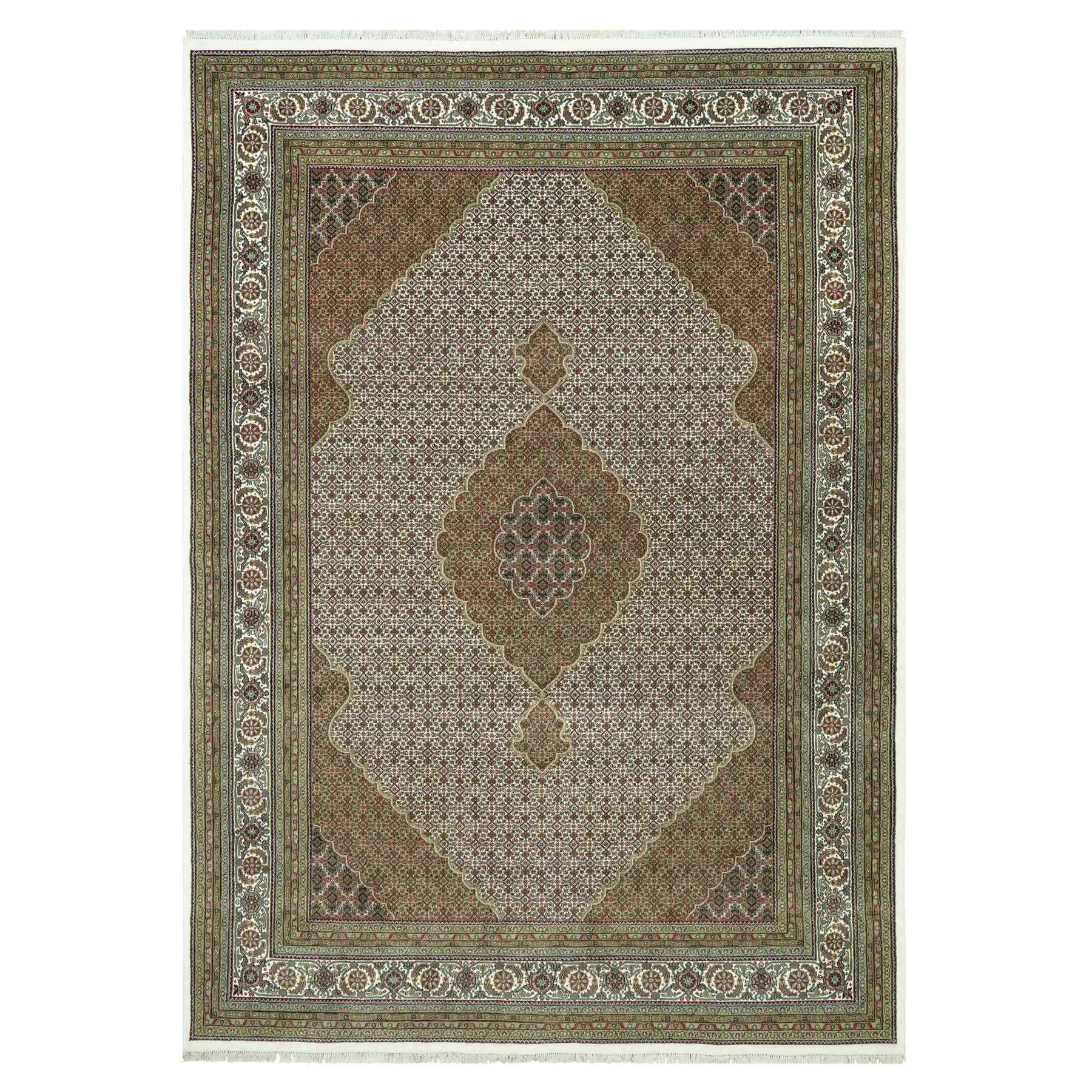 Traditional Rugs LUV815598